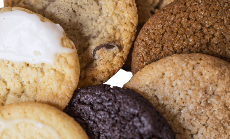 close up of 7 cookies aligned in a circle